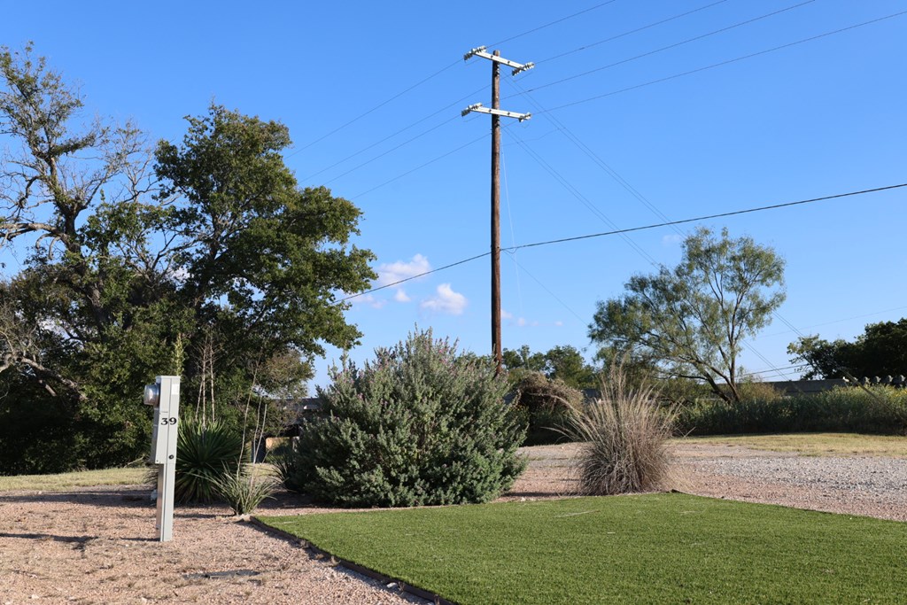4584 E Us Hwy 290 Property Photo 12