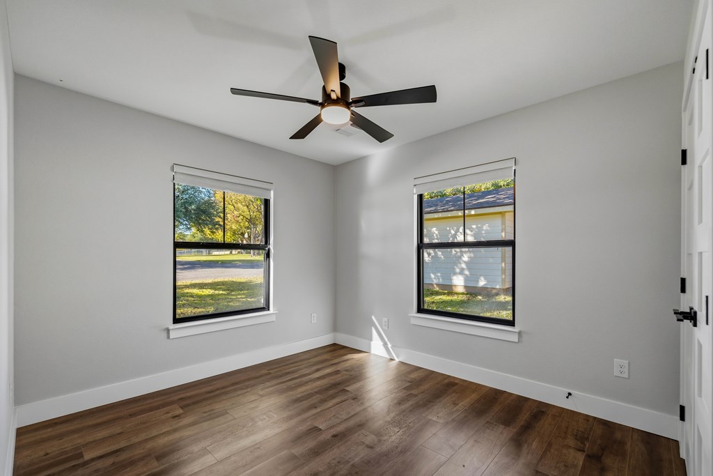 2404 W Commerce St Property Photo 18