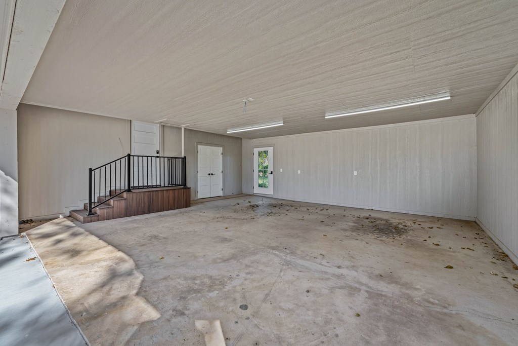 2404 W Commerce St Property Photo 31