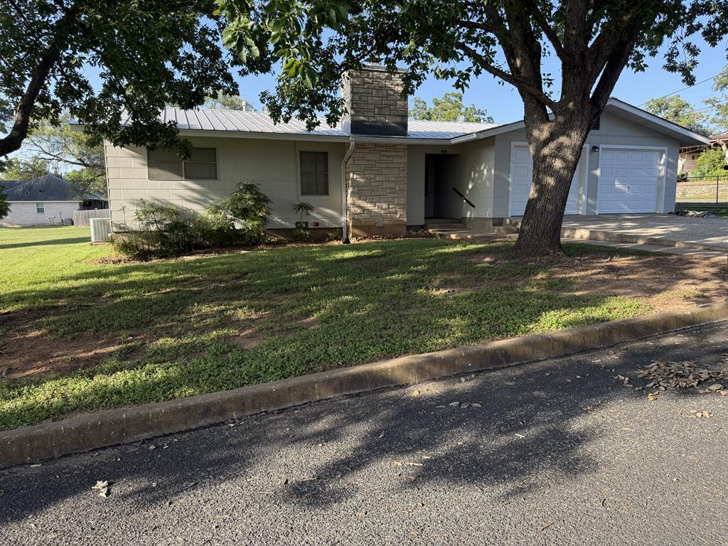 303 Walnut St Property Photo