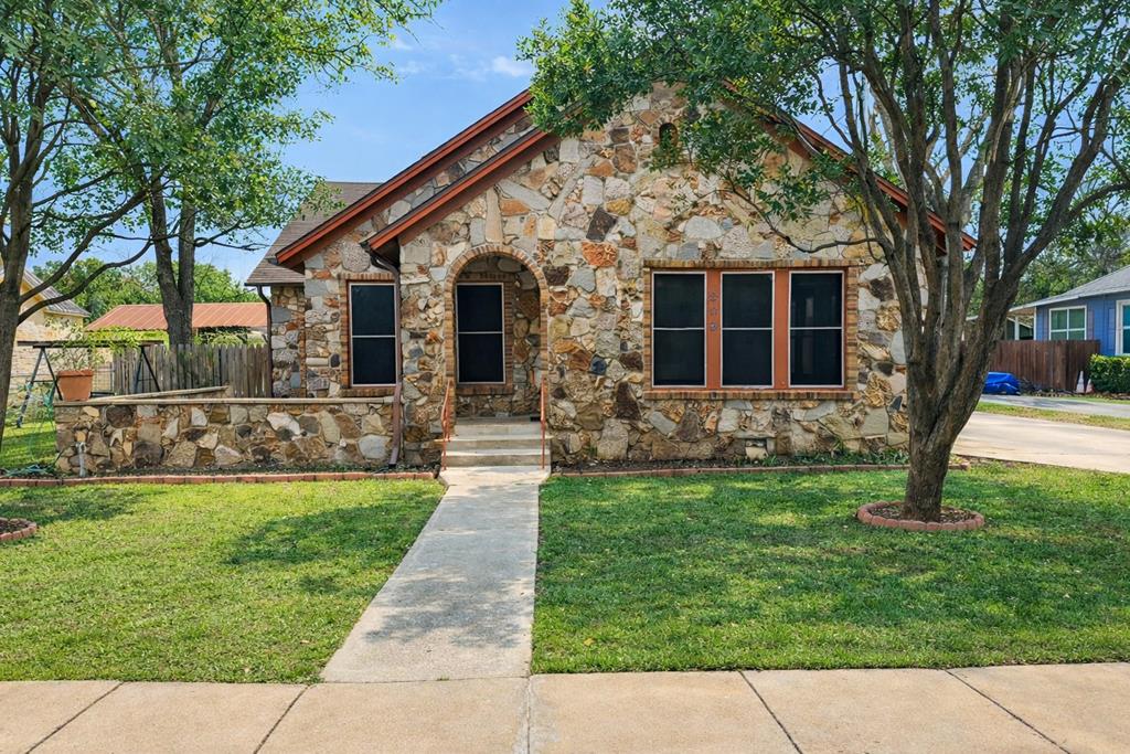 206 E Sandstone Property Photo 1