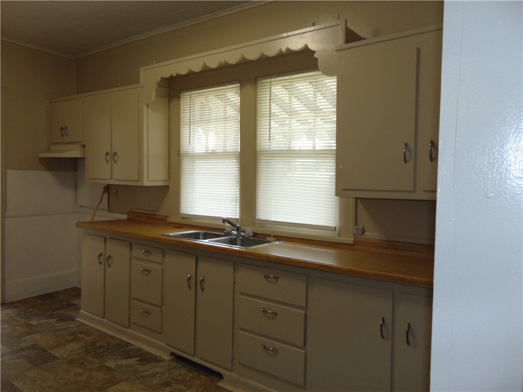 500 Van Buren Street Property Photo 4