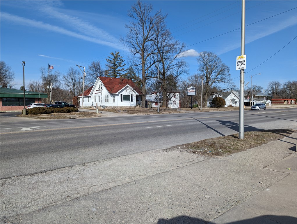 915 Lincoln Avenue Property Photo 4