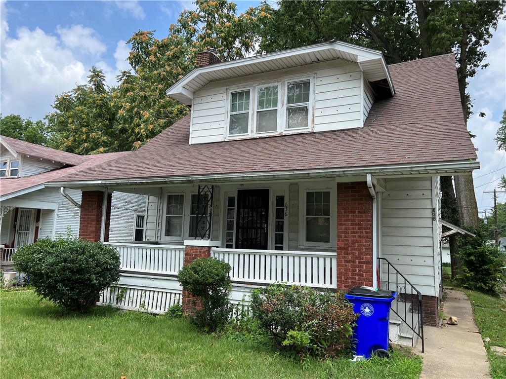 636 Cushing Street Property Photo 1