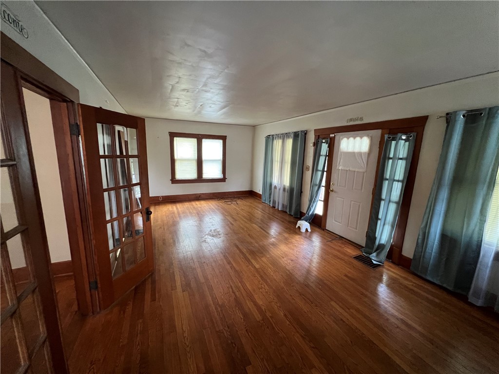 636 Cushing Street Property Photo 2