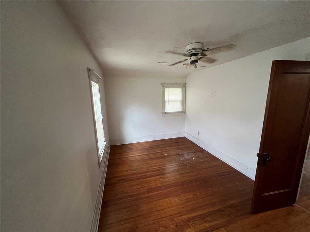 636 Cushing Street Property Photo 8