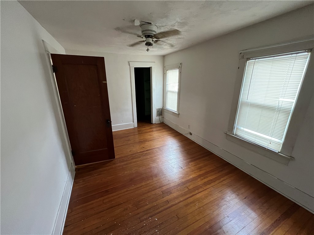 636 Cushing Street Property Photo 9