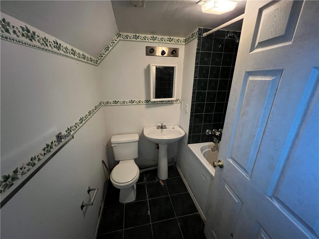636 Cushing Street Property Photo 12
