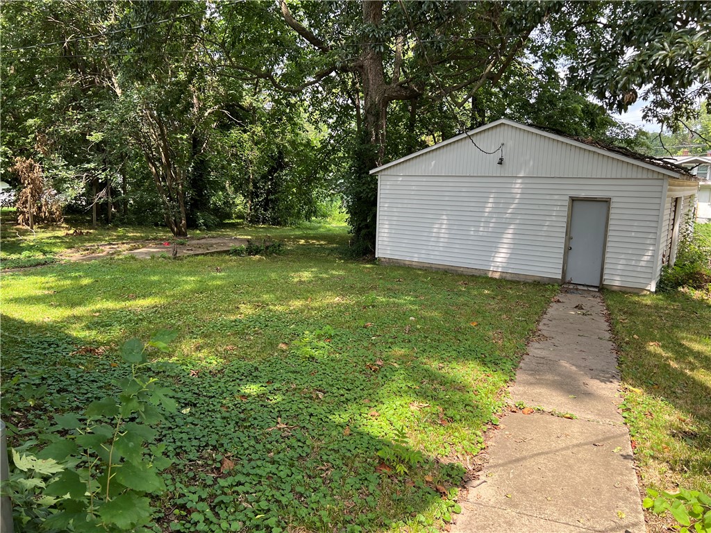 636 Cushing Street Property Photo 16