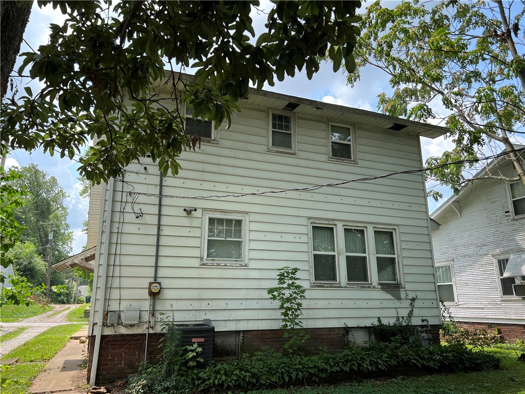 636 Cushing Street Property Photo 17