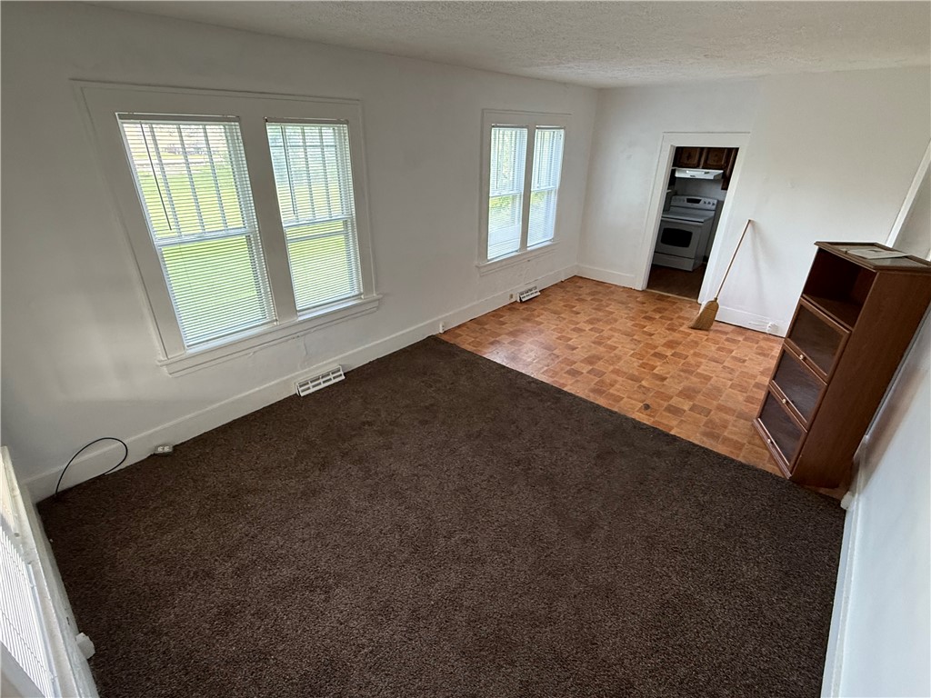 508 S Webster Street Property Photo 4