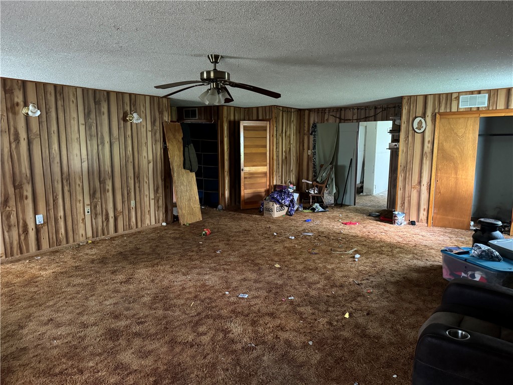 130 N Center Street Property Photo 4