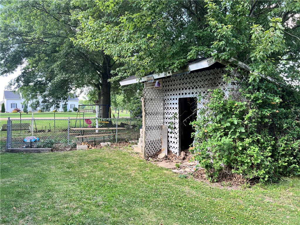 418 N Cedar Street Property Photo 4