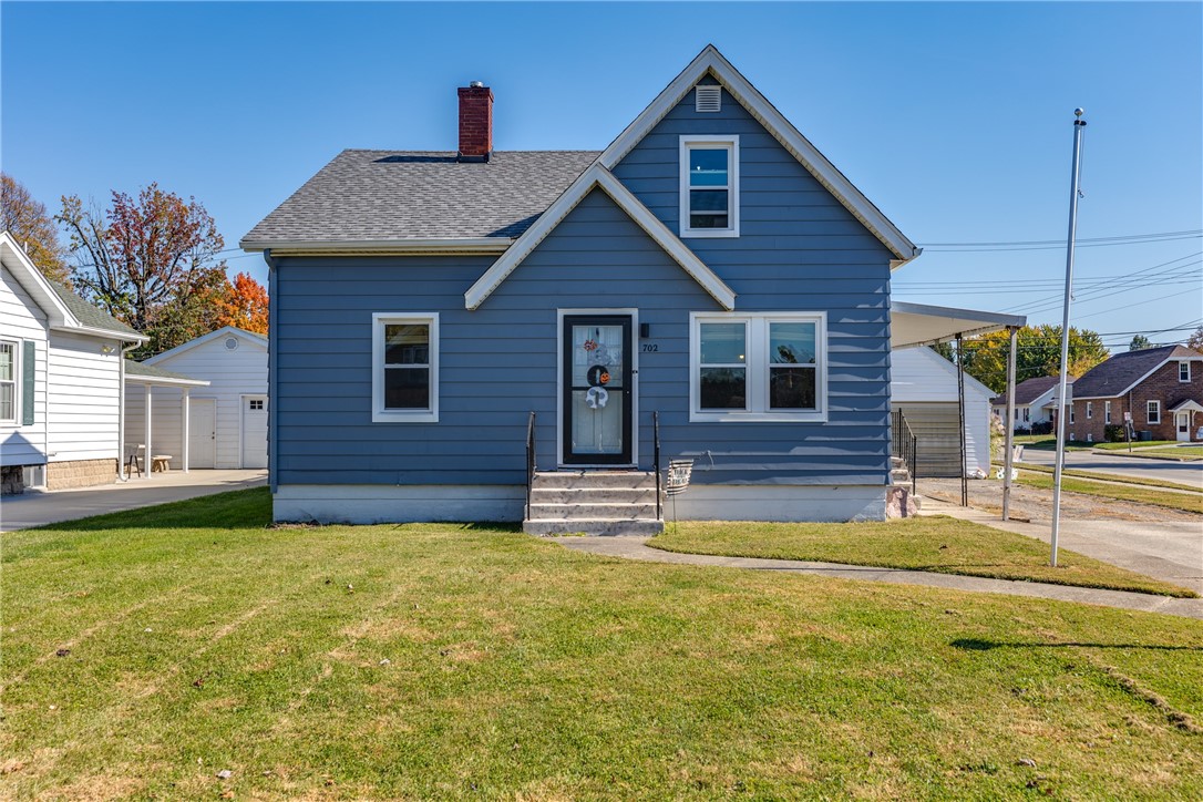 702 2nd Street Property Photo 2