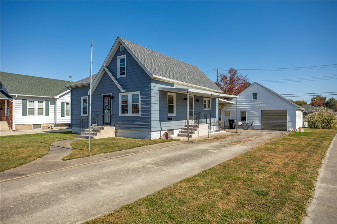 702 2nd Street Property Photo 4