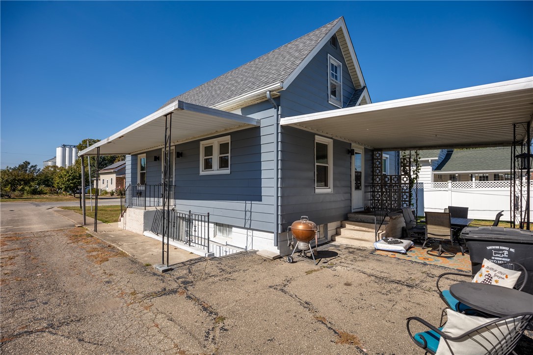 702 2nd Street Property Photo 6