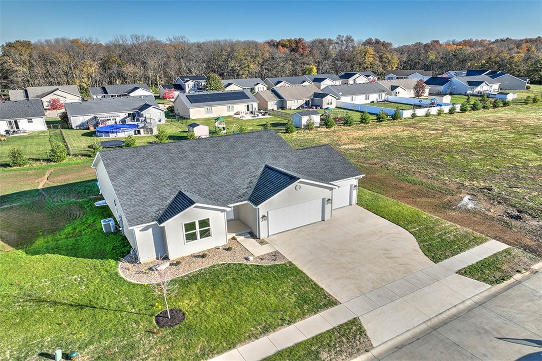 690 Emerald Avenue Property Photo 4