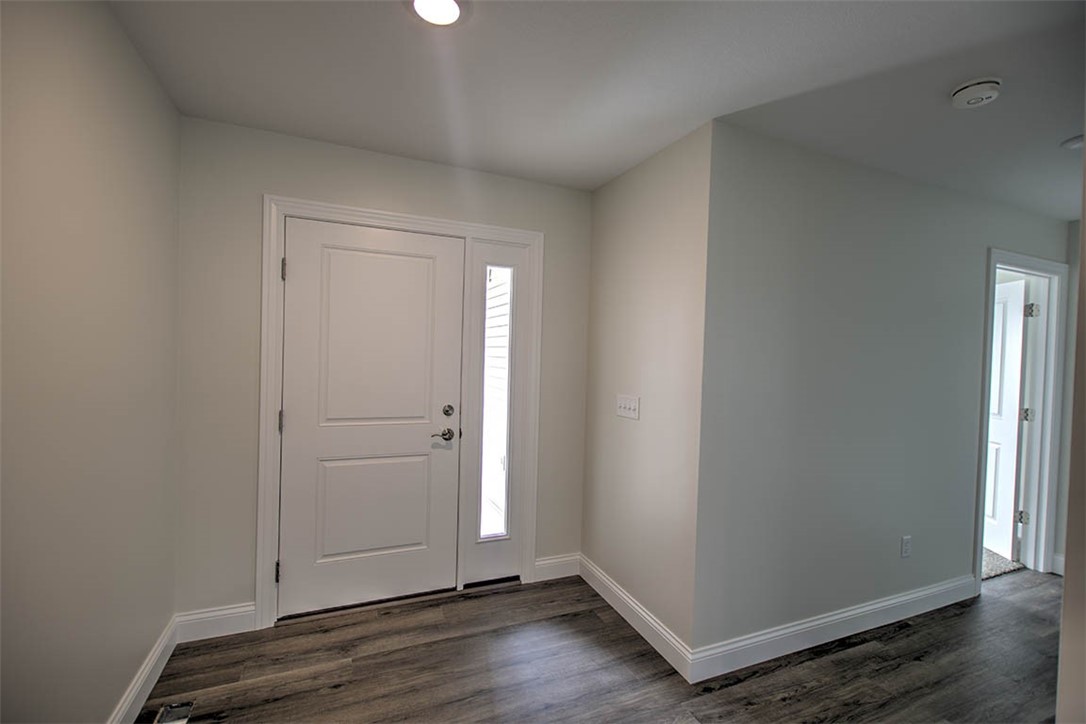 690 Emerald Avenue Property Photo 10