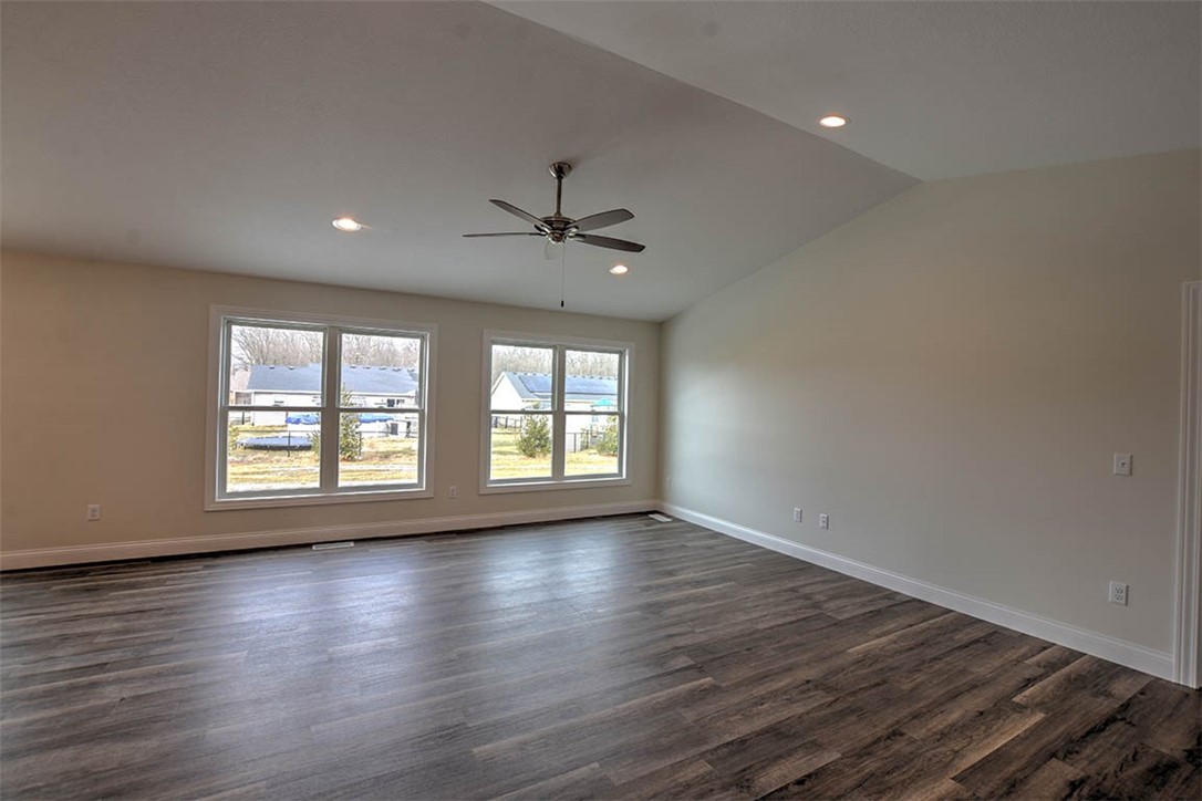 690 Emerald Avenue Property Photo 12