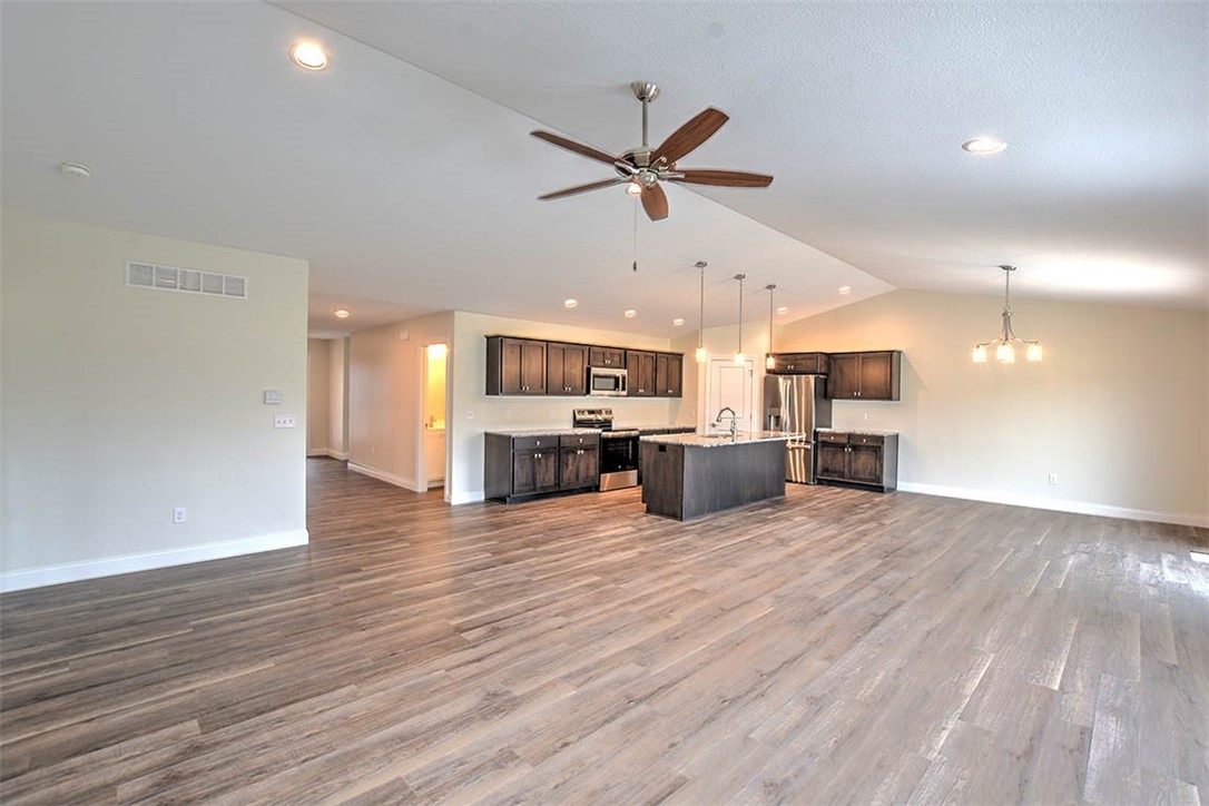 690 Emerald Avenue Property Photo 13