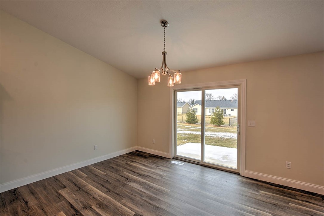 690 Emerald Avenue Property Photo 16