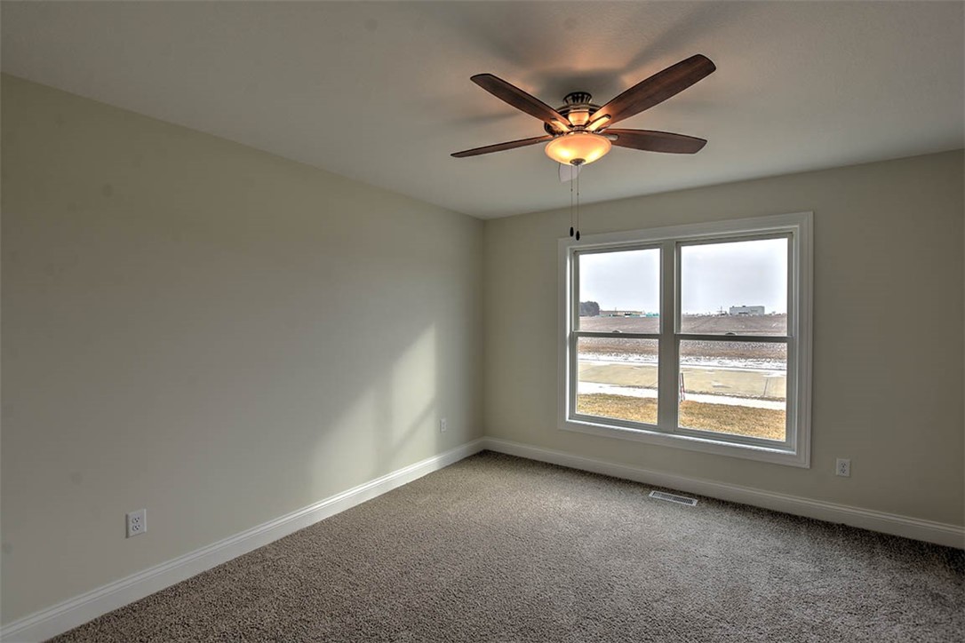 690 Emerald Avenue Property Photo 20
