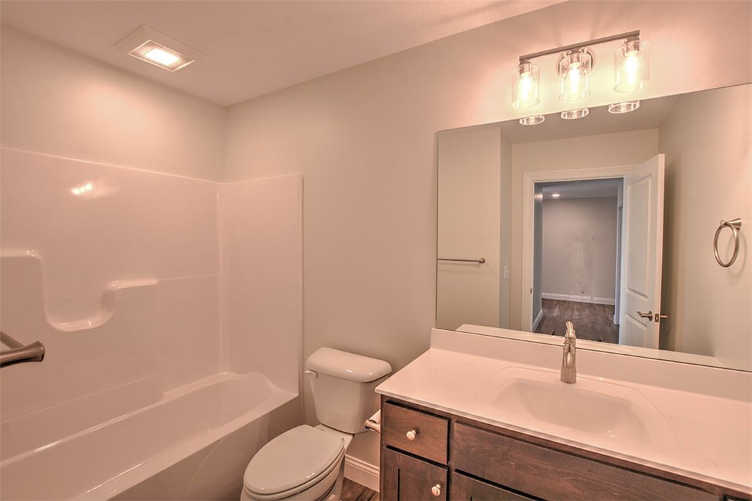 690 Emerald Avenue Property Photo 22