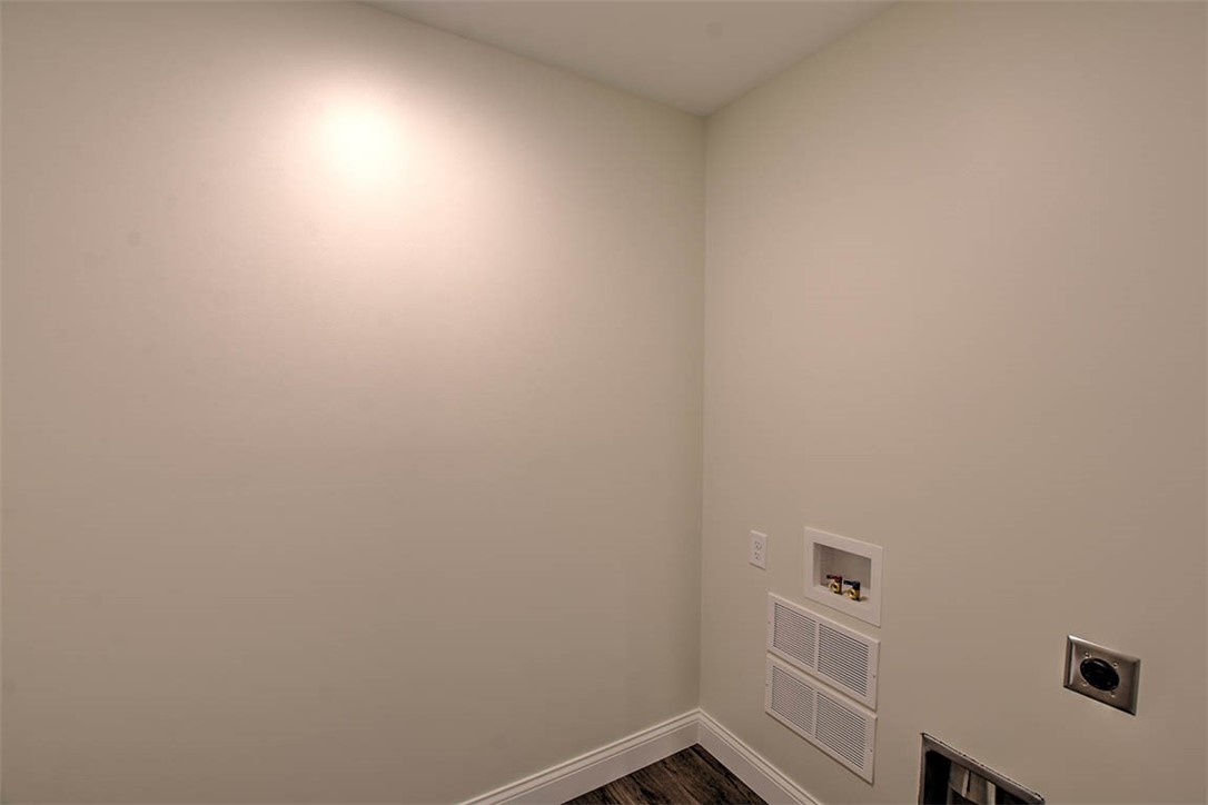 690 Emerald Avenue Property Photo 24