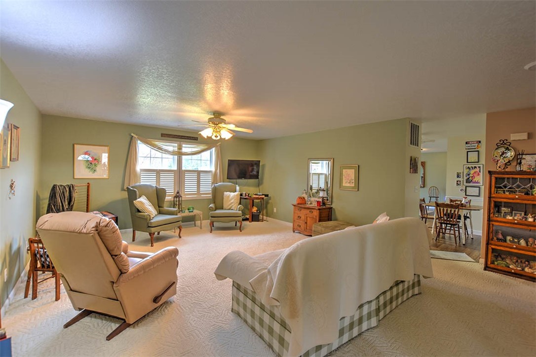 2233 1900 North Road Property Photo 10