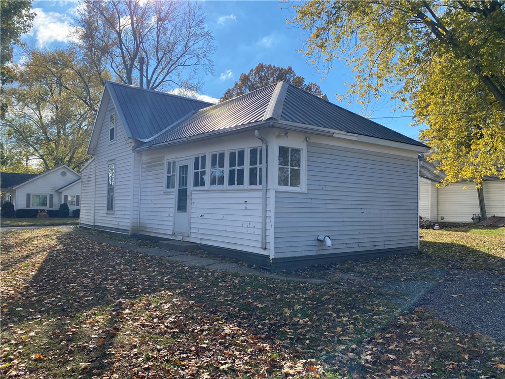 814 E 2nd Street Property Photo 4