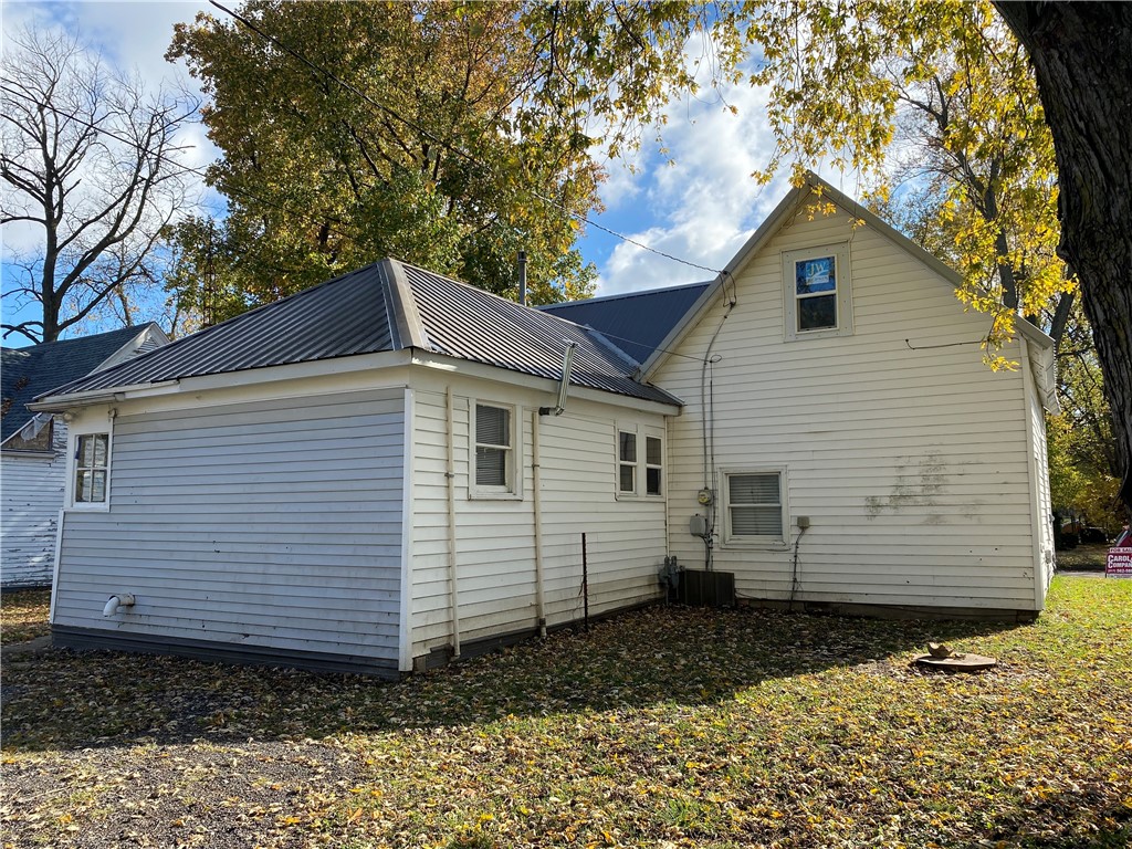 814 E 2nd Street Property Photo 5