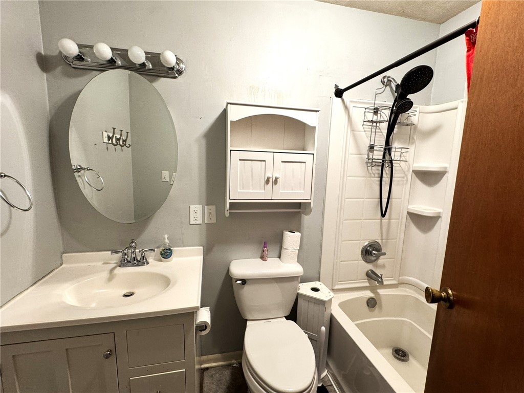 206 W North Street Property Photo 9