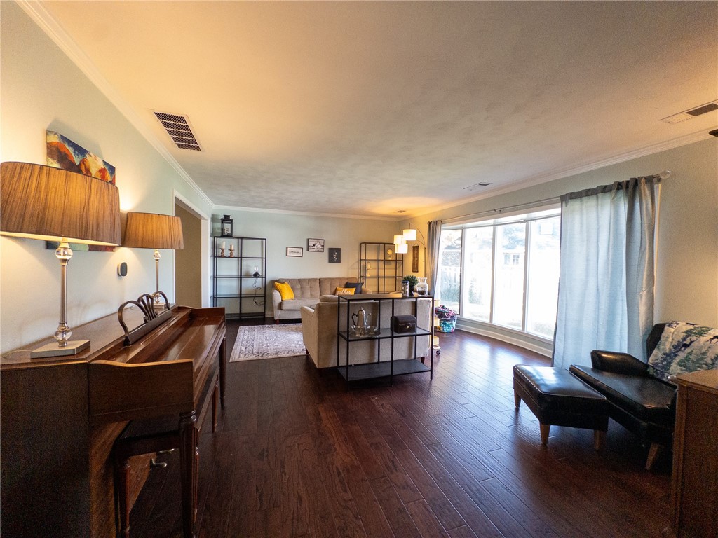 1302 Golf Terrace Street Property Photo 5