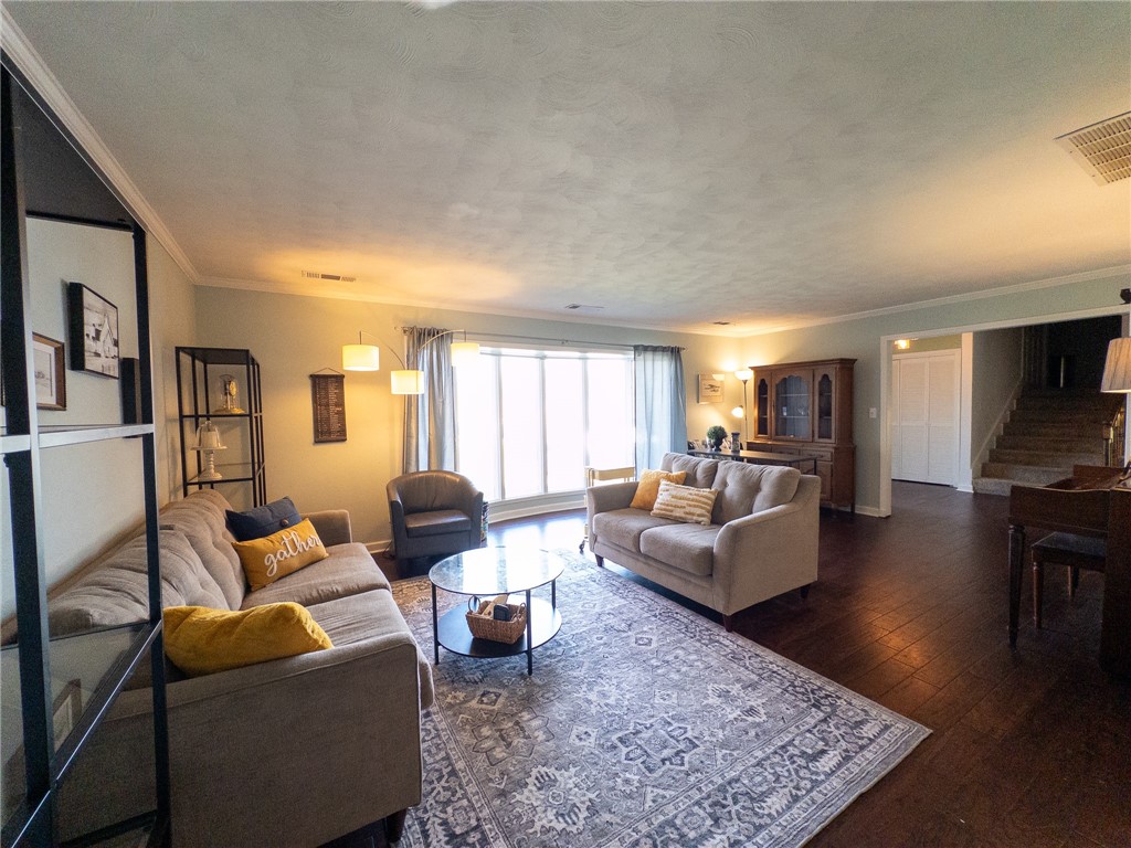 1302 Golf Terrace Street Property Photo 6