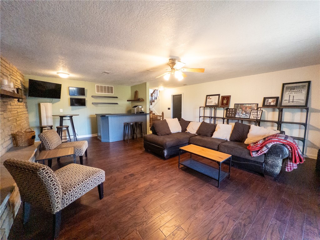 1302 Golf Terrace Street Property Photo 13