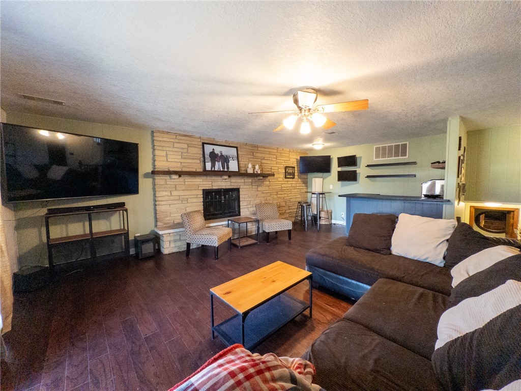1302 Golf Terrace Street Property Photo 14