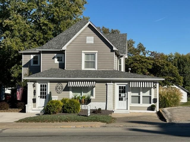 112 N Kennedy Boulevard Property Photo 2