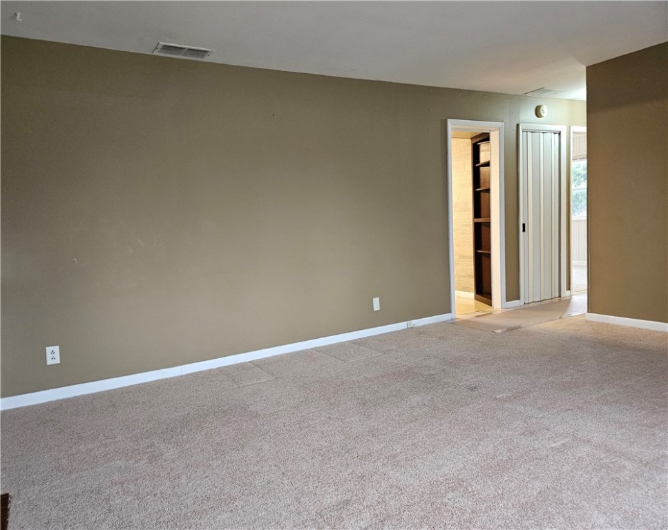 5 N Cloyds Drive Property Photo 5