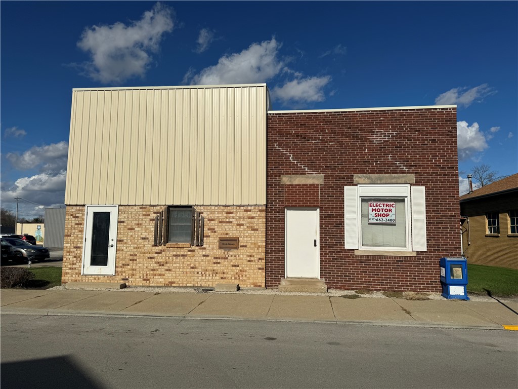 109 E West Street Property Photo
