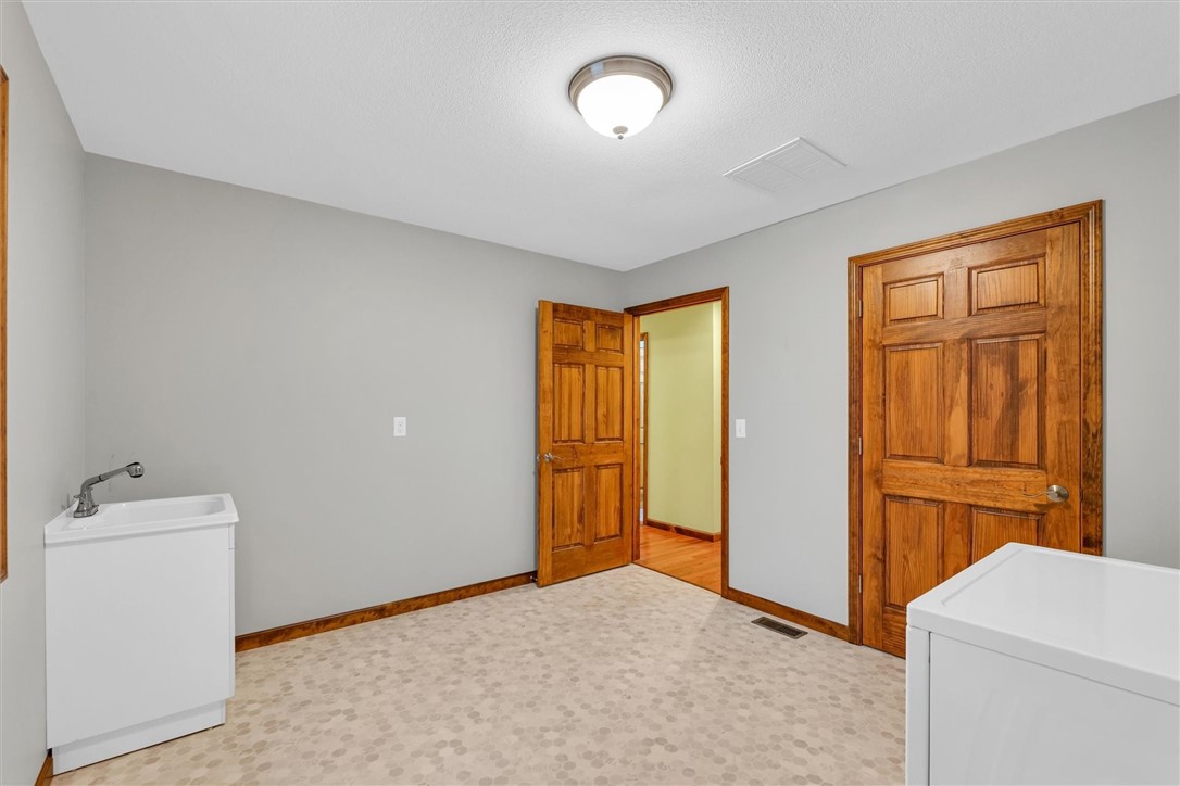 6 Grandview Heights Property Photo 29