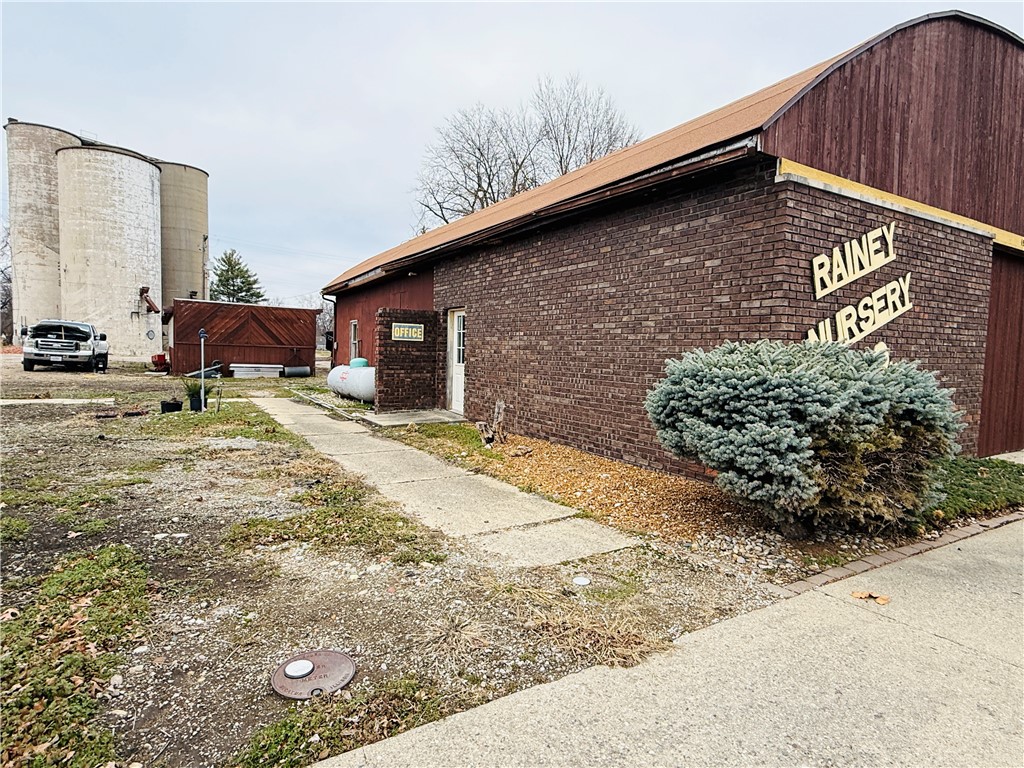 152 E Elm Street Property Photo 4
