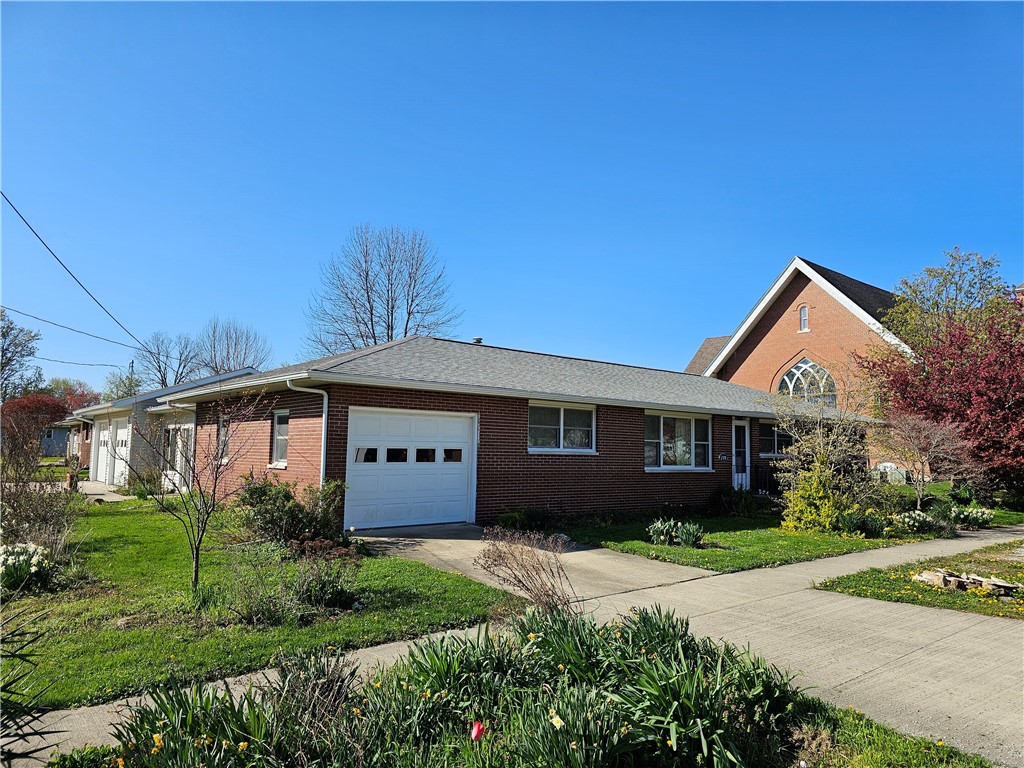 209 E Illinois Street Property Photo