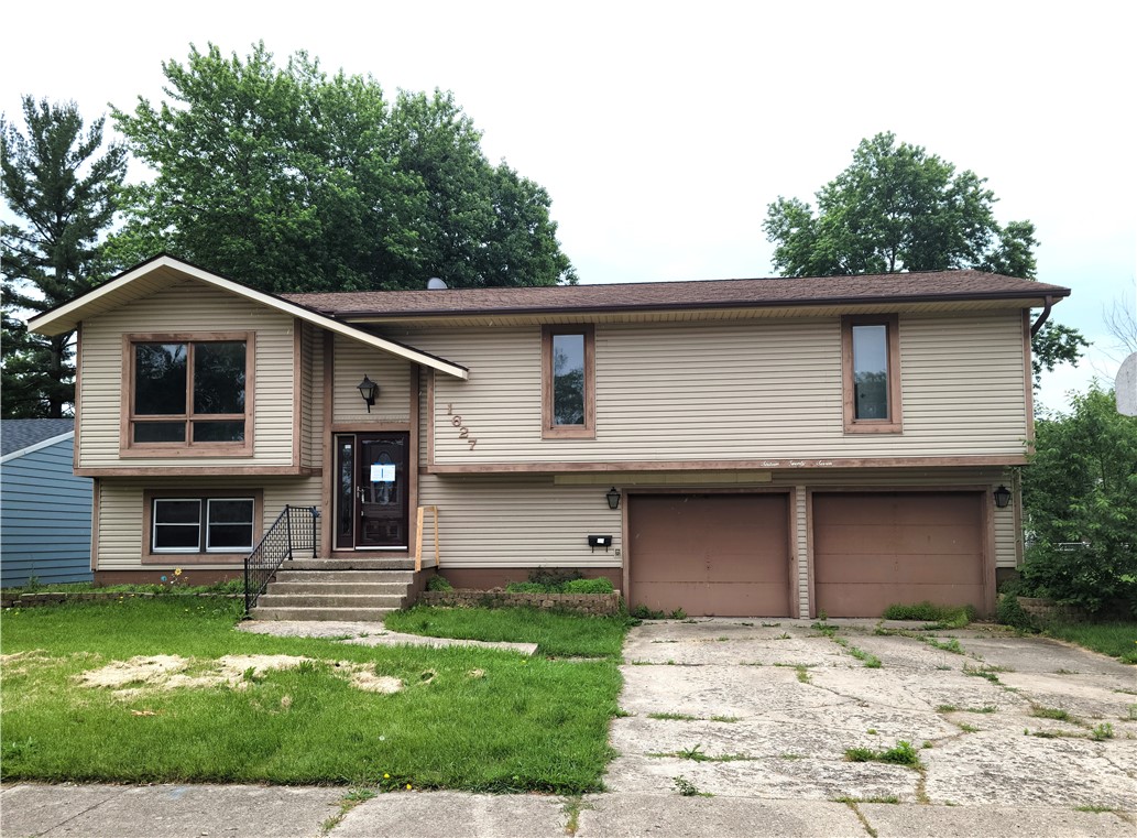 1627 E Winnetka Avenue Property Photo 1