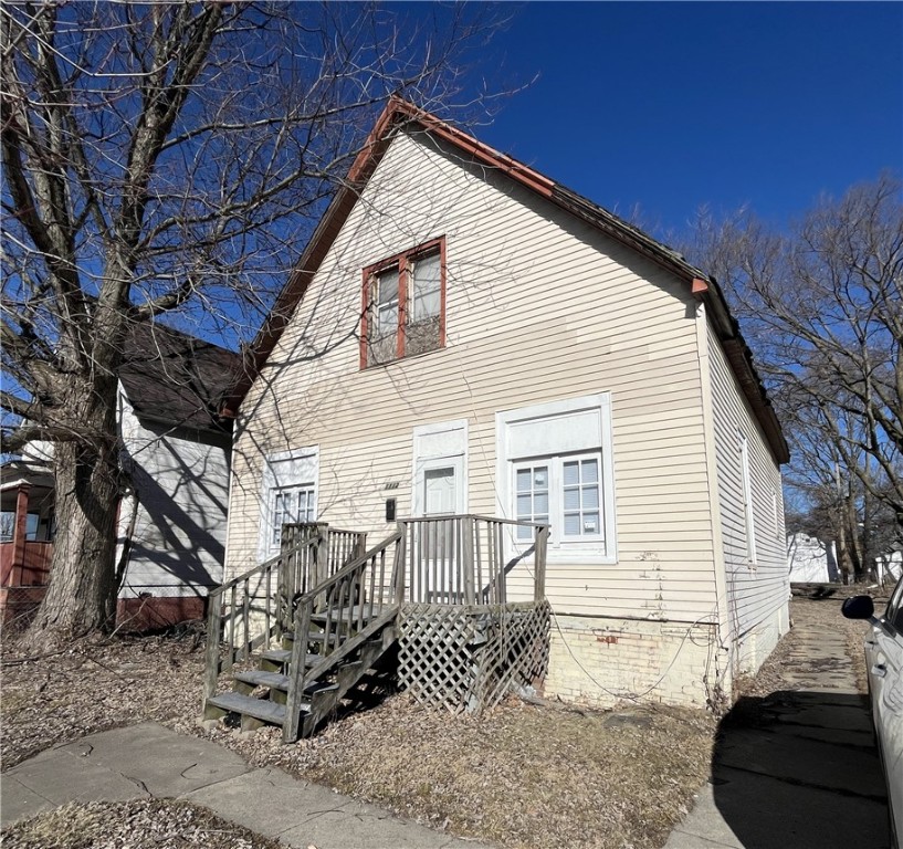 1112 E Grand Avenue Property Photo