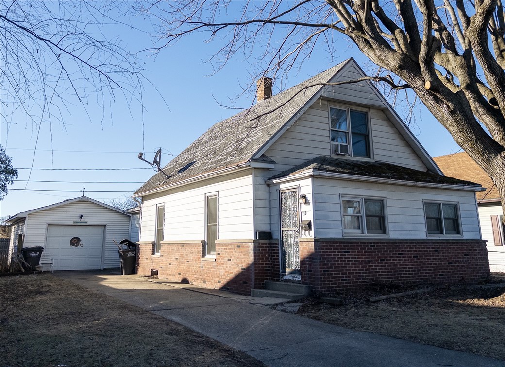 210 Cronkhite Avenue Property Photo 1