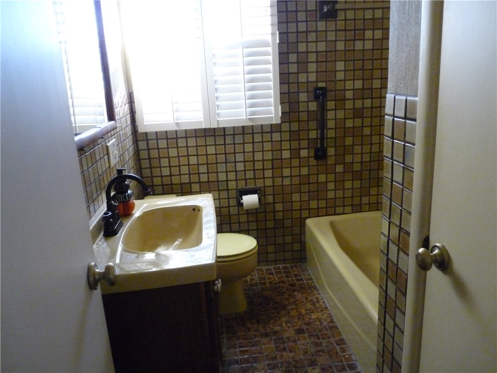 406 Swisher Property Photo 9