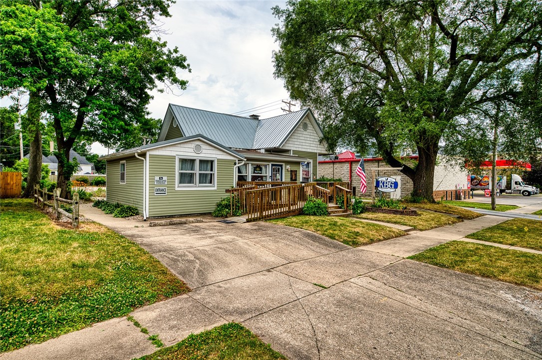 110 E Madison Street Property Photo 4