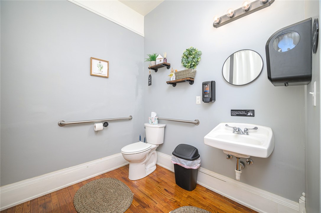110 E Madison Street Property Photo 19