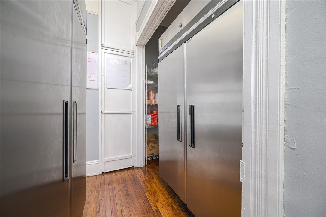 110 E Madison Street Property Photo 22