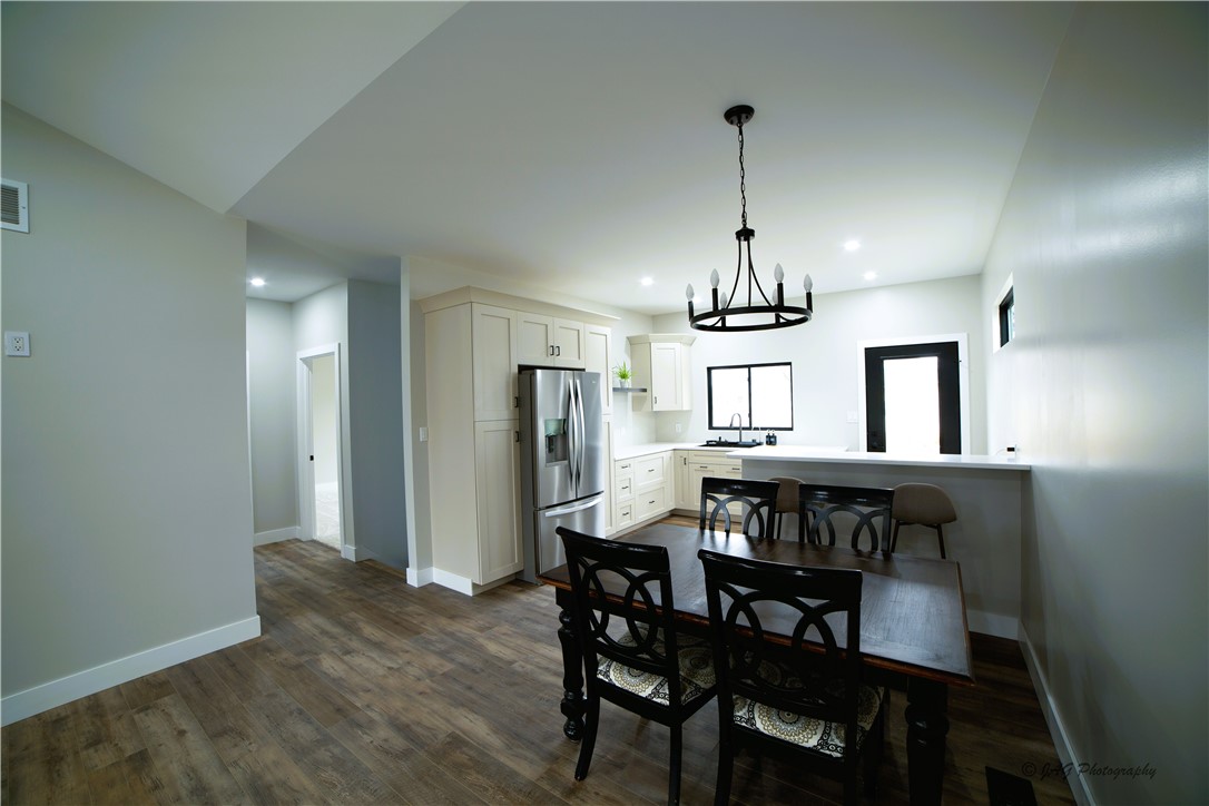 100 E Madison Avenue Property Photo 5